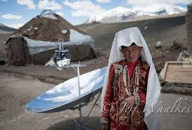 Image - Jeff Waalkes Afghan woman, 10-18-12.jpg - Solar Cooking - Jeff_Waalkes_Afghan_woman,_10-18-12