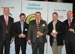 Goldener Kanaldeckel 2006: Staatssekretär Dr. Alexander Schink Ludger Albers, Achim Rehm, Udo Gerling, Roland W. Waniek (von links nach rechts)