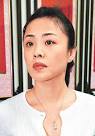 李婉鈺背後黑色丁字褲若隱若現。