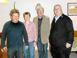 Abschied von drei verdienten Schaffern: Gerhard Müller, Elke Speidel und Manfred Leins wurden beim Albverein Engstlatt von Joachim Bay (von links) aus ihren ...