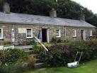 The gallery seen here belongs to a artist, Alun Davies. - via Daymix