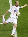 http://3.bp.blogspot.com/_e7yof9cCGLo/TTjpCx9RY8I/AAAAAAAAAMU/Ud0UbJkMBws/s400/Zinedine%25252BZidane%25252BBest%25252BKicking%25252B02.jpg