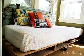 Top15 Pallet D.I.Y Ideas for the Bedroom