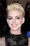 Les stars adoptent le blond platine, la couleur de cheveux du ... - Le-blond-platine-d-Anne-Hathaway