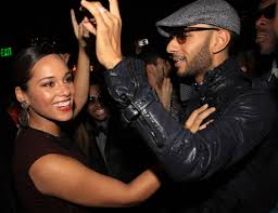 Alicia Keys up skirt