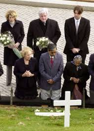 Ethel Kennedy (kneeling, L),