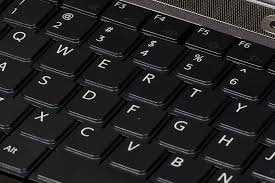 http://t1.gstatic.com/images?q=tbn:Llgd_TqTZdpt7M:http://upload.wikimedia.org/wikipedia/commons/0/0a/QWERTY_keyboard.jpg
