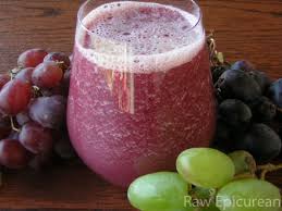 طرق التخلص من الامساك Fresh-mixed-grape-juicew