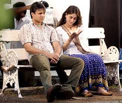 http://t1.gstatic.com/images?q=tbn:OrWJwoGv4b3SZM:http://www.gobollywood.com/pictures/Vivek-Kareena.jpg&t=1