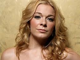 LeAnn Rimes is set to host the