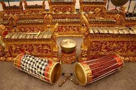 http://t1.gstatic.com/images?q=tbn:Qvl967wY9Ah2AM:http://www.drumboogiefestival.com/images/balinese_gamelan.jpg
