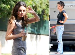 Mila Kunis no clothes
