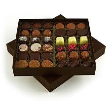 3344-0w0h0_Chocolats_Yves_Thuries_Artisan_Chocolat_Grande_Boite_Chocolats_Assortis.jpg