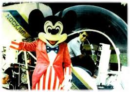 http://t1.gstatic.com/images?q=tbn:WLqtaAC4b3SbHM:http://j.b5z.net/i/u/2007967/i/nockairandmickeymouseglow_ezr.jpg