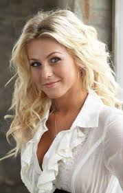 Julianne Hough up skirt