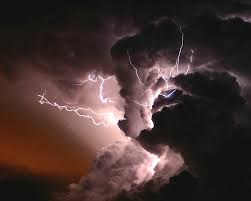 http://t1.gstatic.com/images?q=tbn:aXC1_5Y4HkBV9M:http://web.cala.asso.fr/IMG/jpg/SV2006_orage2.jpg