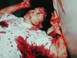Her arm stuck the wall (7),