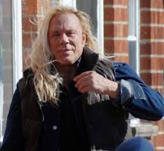 <p>THE WRESTLER Regia: Darren Aronofsky Sceneggiatura: Robert D. Siegel Attori: Mickey Rourke, Marisa Tomei, Evan Rachel Wood, Judah Friedlander, Giovanni Roselli, Todd Barry, Ernest Miller, Gregg Bello, Ron Killings, Wass M. Stevens, Elizabeth Wood, Dylan Keith Summers, Mike Miller, Tom Faria, Andrea Langi Fotografia: Maryse Alberti Montaggio: Andrew Weisblum Produzione: Protozoa Pictures, Saturn Films Distribuzione: [...]</p>
