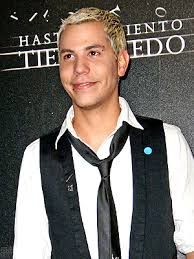 http://t1.gstatic.com/images?q=tbn:rz9JSy7HLr_nDM:http://www.popchismes.com/wp-content/uploads/2009/01/christian-chavez.jpg