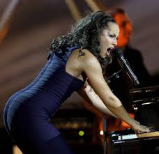 Alicia Keys no clothes