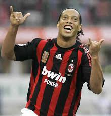 ثلاثية رونالدينيو تقود ميلان إلي فوز مهم في الدوري الإيطالي Ronaldinho-milan-gol