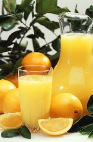طرق التخلص من الامساك Oranges_and_orange_juice