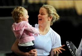 200905140621_mama-kim-clijsters-gaat-op-stap.jpg