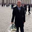 Man who tried to kill Pope John Paul II puts roses on his tomb.