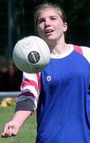 Um die Deutschen Faustball-Meisterschaften der B-Jugend-Landesauswahlen spielt Sandra Amelang vom SC Einigkeit Gliesmarode am Wochenende in Waibstadt.