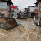 Kashmir Floods: 6 dead, 10 trapped in debris; Centre sends more.