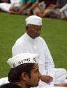 The Hindu : News / National : Anna Hazare calls for 'jail bharo'