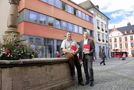 Alexander Selzer und Boris Klatt vom Bürgerbüro haben in diesem Jahr viele italienisch- und spanischsprachige Touristen in der Stadt beraten.