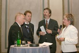 von links nach rechts: Staatssekretär Franz Morak, Generalsekretär Dr. Karl Strasser (Siemens AG), KR Alexander Kammel (Festival Director), ... - IMG_7586