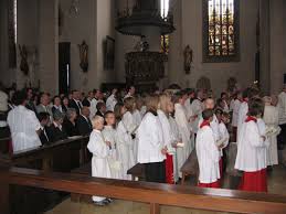 Viele Messdiener nehmen an der Feier teil, darunter auch Stefan Schuldt und Niklas Kölsch von Herz-Jesu Dielfen ... - 09