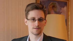 Edward Snowden poses for a photo during an interview in an undisclosed location in December 2013 in Moscow, Russia. Image: Barton Gellman/Getty Images - edward-snowden2