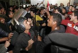 اشتباكات بين الشرطة ومتظاهرين ضد الغلاء فى الجزائر Images?q=tbn:ANd9GcQyeiwHRdD-XCPUFY3t2Nns5JmP0Jw2gEka5EE_yTfA3vVkqcMn&t=1