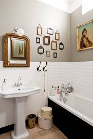 How To Spice Up Your Bathroom Décor With Framed Wall Art
