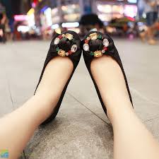 Flat Shoes, Pilihan Fashion untuk Kaki Indahmu - Mode / Fashion ...