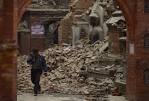 Nepalese dig for quake survivors amid aftershocks; death toll.