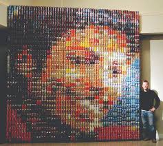 Retrato Gigante de Michael feito com latinhas de refrigerantes. Images?q=tbn:ANd9GcRKQubyBN-PuItMrhRmtRI5IaYrKIUk4m4lrYHuHQyr2ZoqTcvGIg