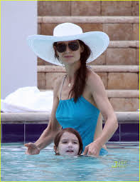 Suri Cruise \u0026amp; Katie Holmes: Pool Party in Miami Beach! | Bikini ... - katie-holmes-suri-cruise-swimsuits-miami-beach-03