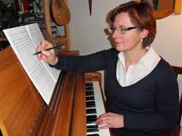 Die Leiterin des neuen Dekanatskinderchors Marianne Lösch ...