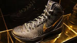 It Takes Carbon Fiber and Kevlar to Make the Best Basketball Shoes ...