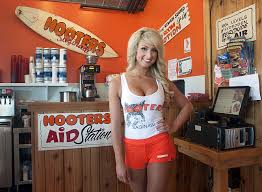 Chelsie Hurst won a fourth-runner up in the Hooters 15th Annual ... - 9756681-standard
