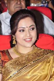 Tamil Actress Meena Beautiful Saree Latest Pics at Akkineni Nageswara Rao(ANR) 75 Years Platinum Jubilee Celebrations in Hyderabad. - tamil_actress_meena_in_saree_latest_photos_pics_stills_3548