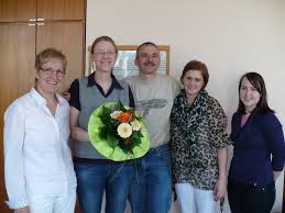 Das Bild zeigt Birgit Heyne im Kreise ihrer Ex-Schülerinnen Meike Lorenz und Michaela Backes sowie der 2. Vorsitzenden Ingrid Nothdurft und dem 1.