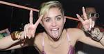 Miley-Cyrus-peace.jpg