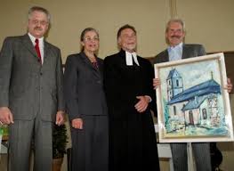 Mit einem letzten Gottesdienst, der aufgrund der großen Präsenz von Bürgern und mitwirkenden Gruppen in der Kellenbachhalle war, wurde Pfarrer Paul Dengler ... - 12322