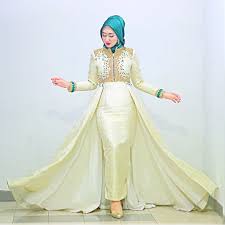 15 Model Baju Muslim untuk Pesta ala Dian Pelangi
