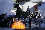 Occupy Oakland: Shocking Pictures of Flag Burning, Tear Gas ...